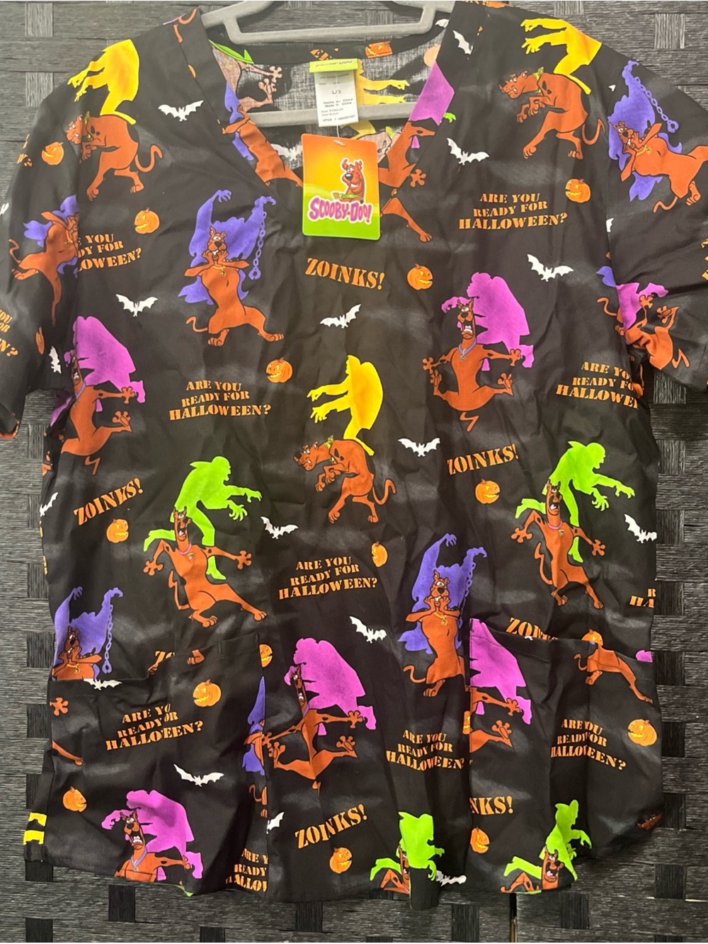 Scooby-Doo Women's Halloween Short Sleeve Medical Scrub Top Size Large NWT